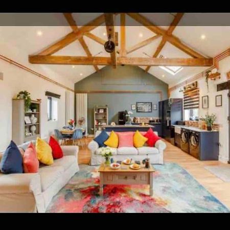 Tank Barn At Brook House, Nestled In The Welsh Hills, A Delightful Retreat Villa เวลช์พูล ภายนอก รูปภาพ