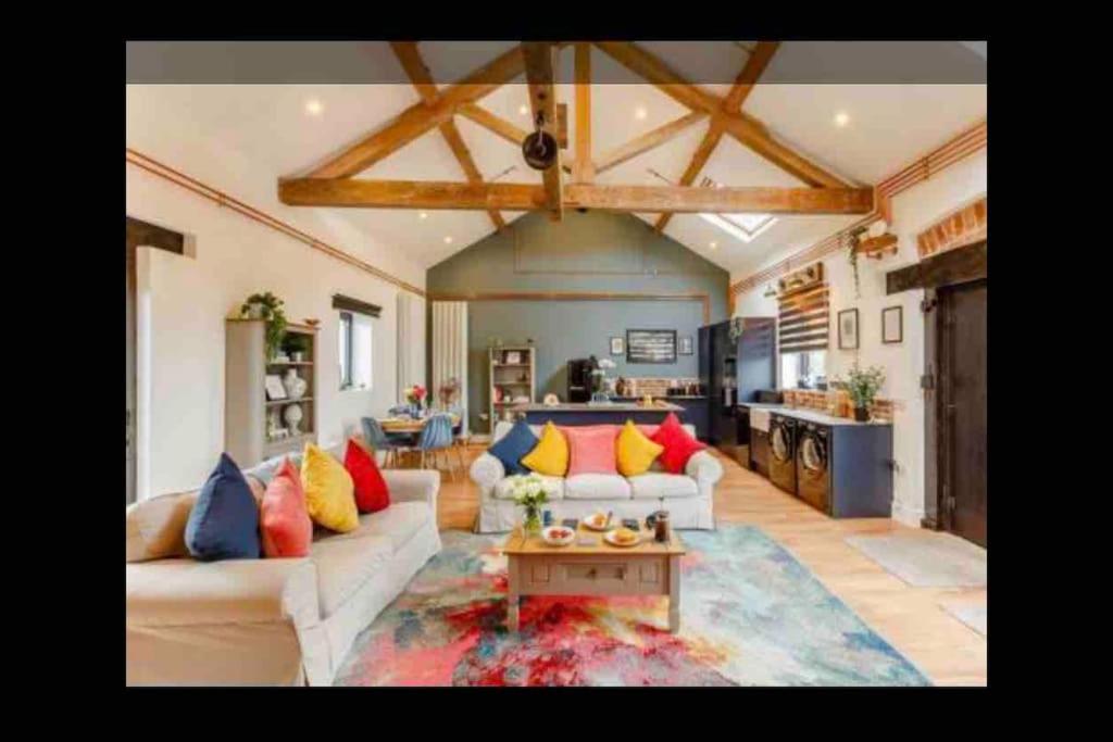 Tank Barn At Brook House, Nestled In The Welsh Hills, A Delightful Retreat Villa เวลช์พูล ภายนอก รูปภาพ